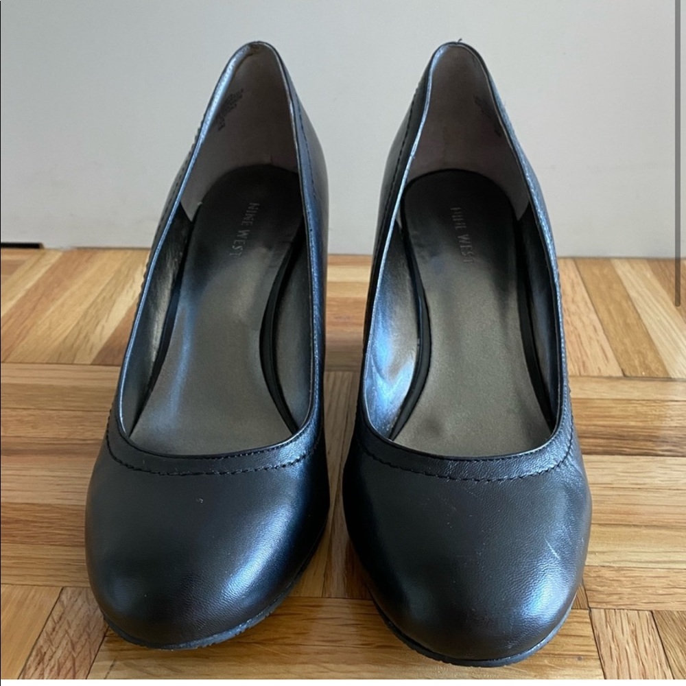Nine West Women’s shoes
Size 9
Minor damage inside the sole only.. - Picture 3 of 10